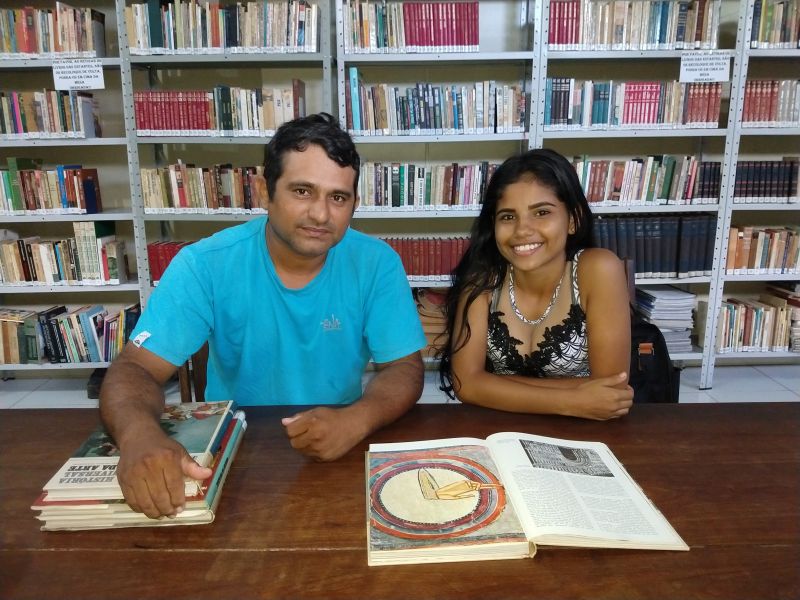 Ana Carolina - Estudante da EETEPA. Com seu pai